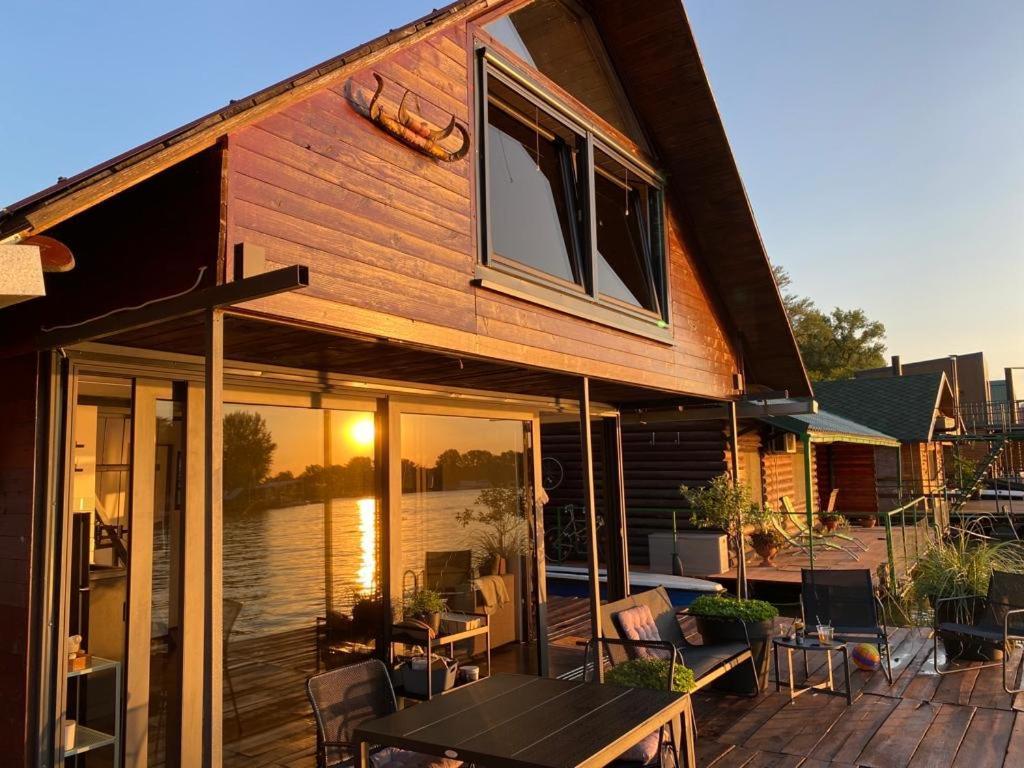 Loup 1981 Villa Bezanija Ngoại thất bức ảnh