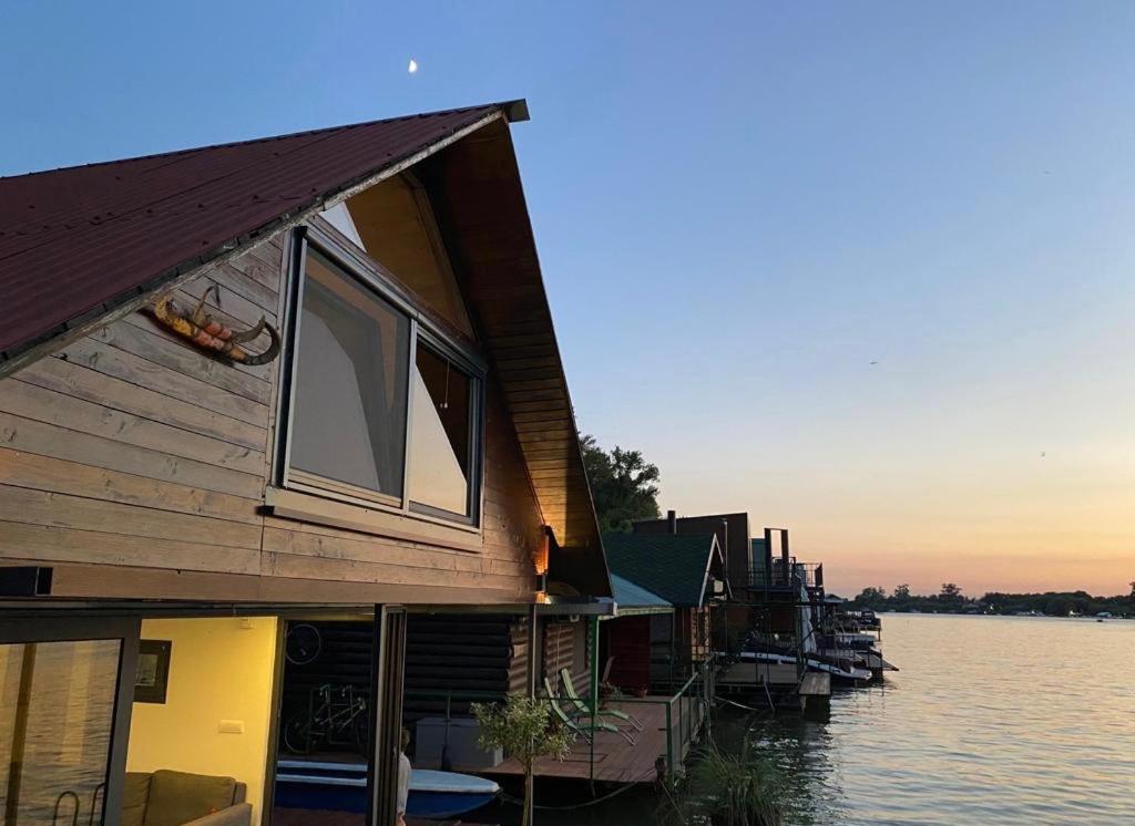 Loup 1981 Villa Bezanija Ngoại thất bức ảnh